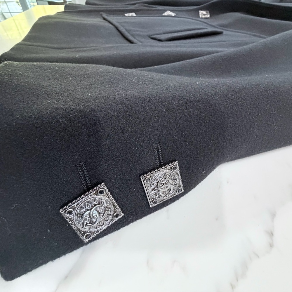NWOT CHANEL MENS BLACK WOOL PEACOAT WITH CHANEL SIGNATURE BUTTONS IN GUNMETAL - Picture 7 of 12